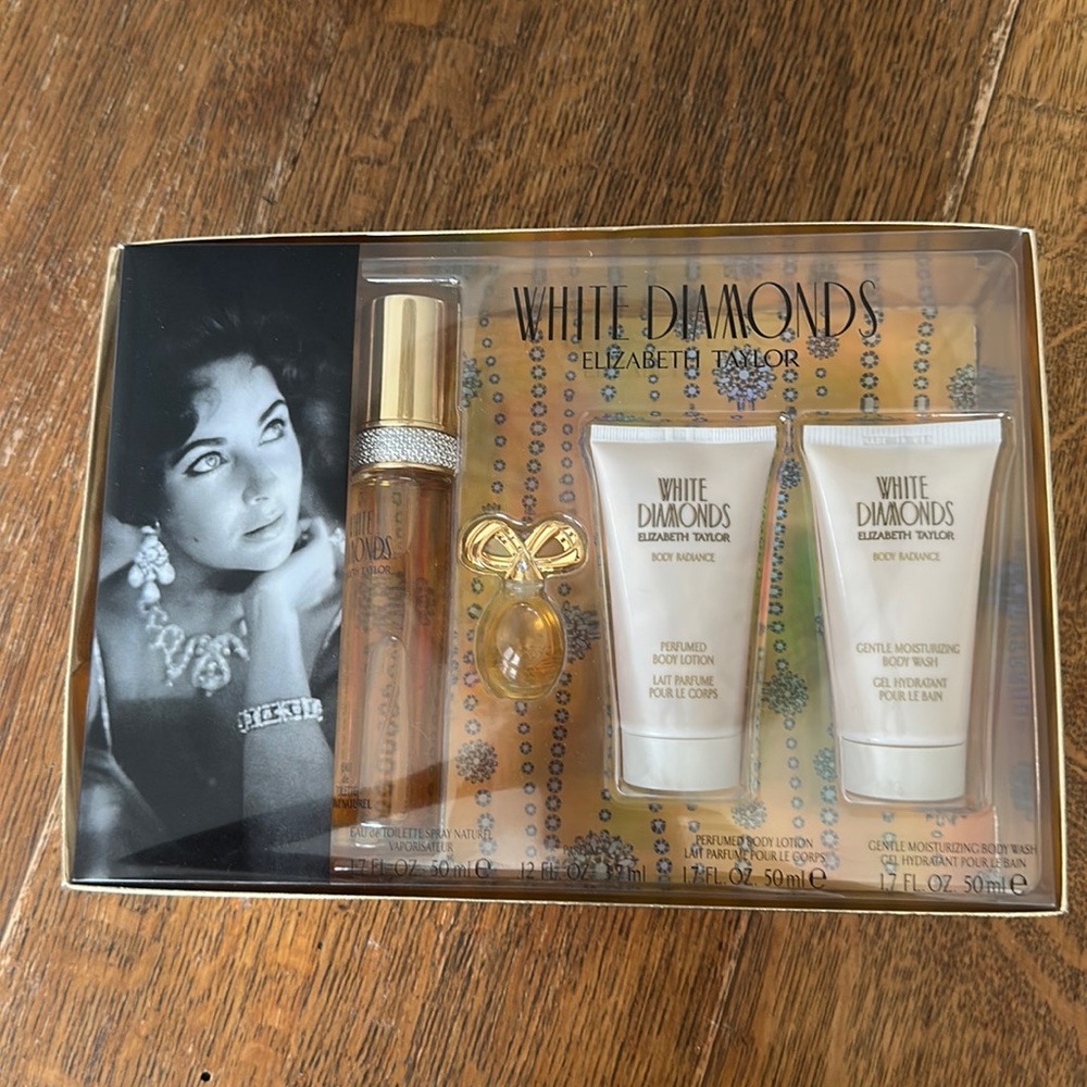 NIB Elisabeth Taylor White Diamonds Set